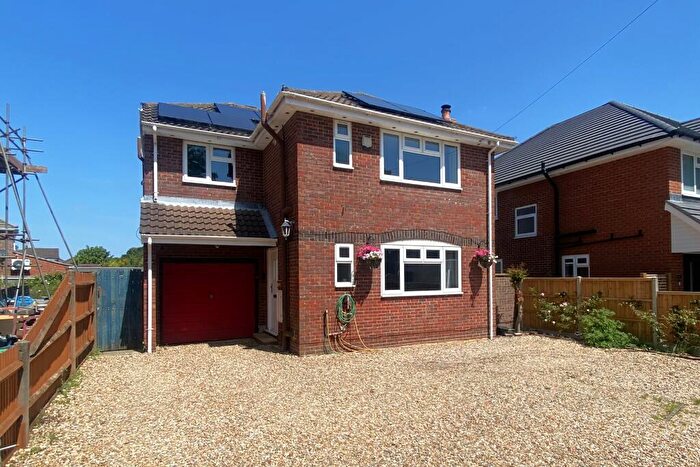 4 Bedroom Detached House For Sale In Lower Church Road, Titchfield Common, PO14