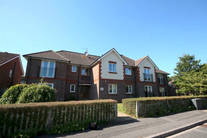 2 Bedroom Apartment To Rent In Needlespar Court, Warsash, Southampton, SO31