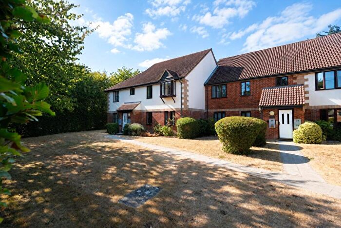 2 Bedroom Flat For Sale In Village Mews, Vicarage Road, Marchwood, Southampton, SO40