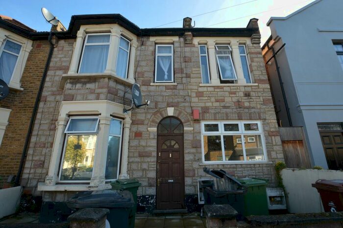 Flat To Rent In Manor Road, E10