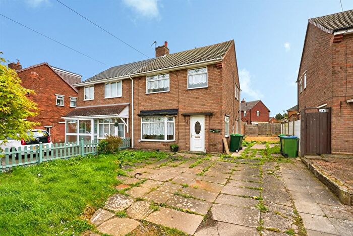 3 Bedroom Semi-Detached House For Sale In Norfolk Drive, Wednesbury, WS10