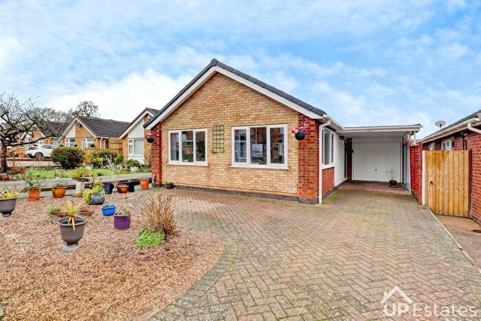 2 Bedroom Detached Bungalow For Sale In Kirfield Drive, Hinckley, LE10