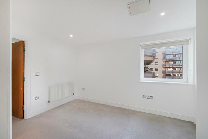 2 Bedroom Apartment For Sale In Wards Wharf Approach, Silvertown, E16