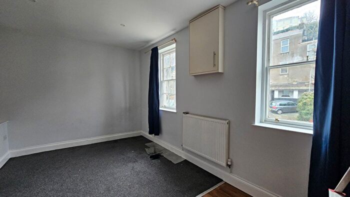 2 Bedroom Flat To Rent In Melville Lane, Torquay, TQ2