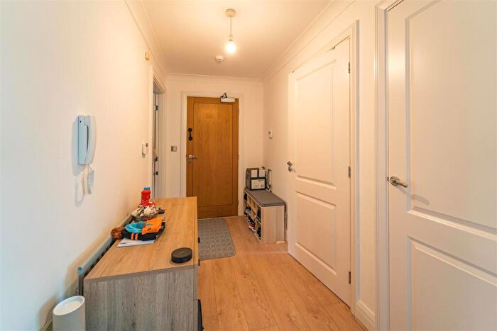 2 Bedroom Apartment To Rent In Waterside, Sale, M33