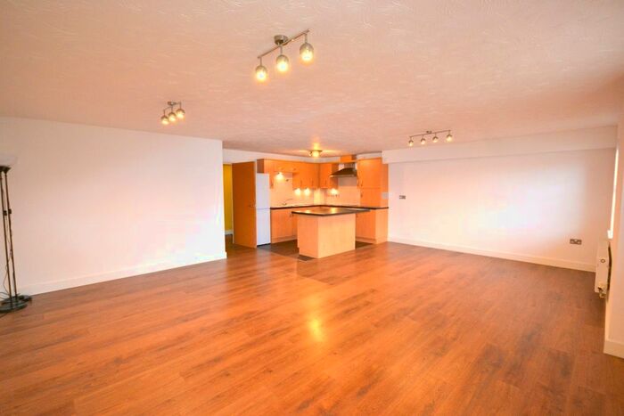 2 Bedroom Flat To Rent In Johnson Court, Southbridge, Northampton, NN4