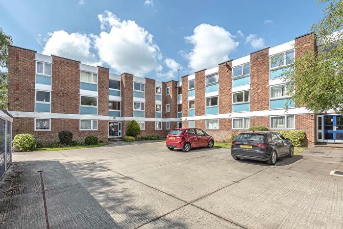 Apartment To Rent In Osney Island, Oxford, OX2