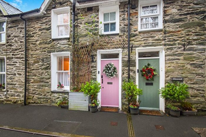 2 Bedroom House For Sale In Caernarfon Road, Beddgelert, Caernarfon, LL55