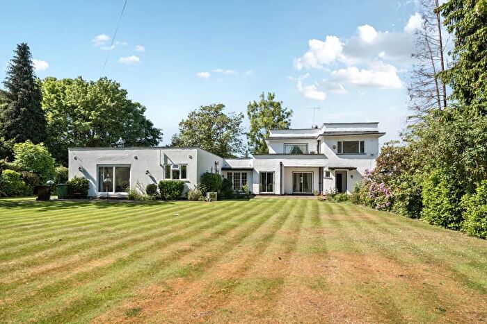 4 Bedroom Detached House To Rent In Nugents Park, Pinner, HA5