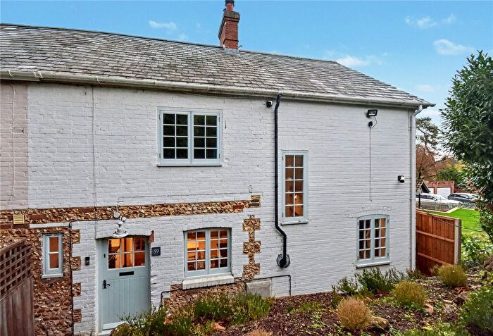 3 Bedroom Semi Detached House For Sale In Shortheath Road, Farnham, Surrey, GU9