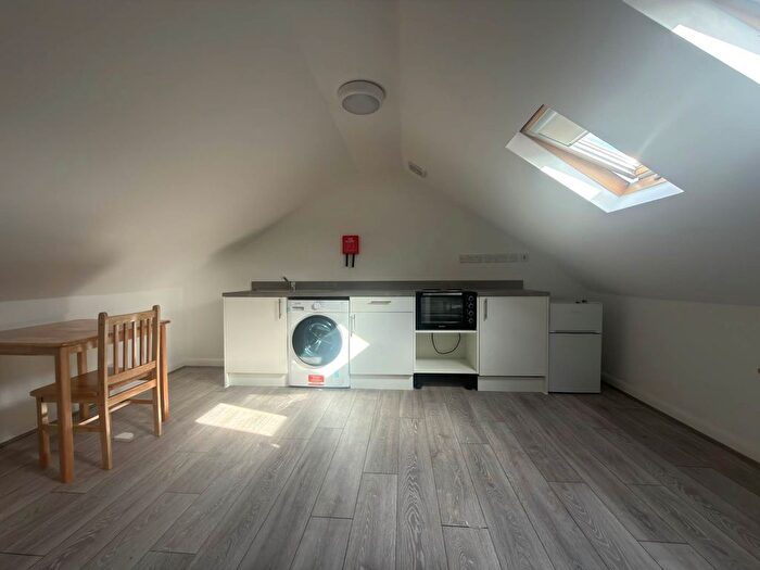 Studio To Rent In Bruce Grove, Tottenham, N17