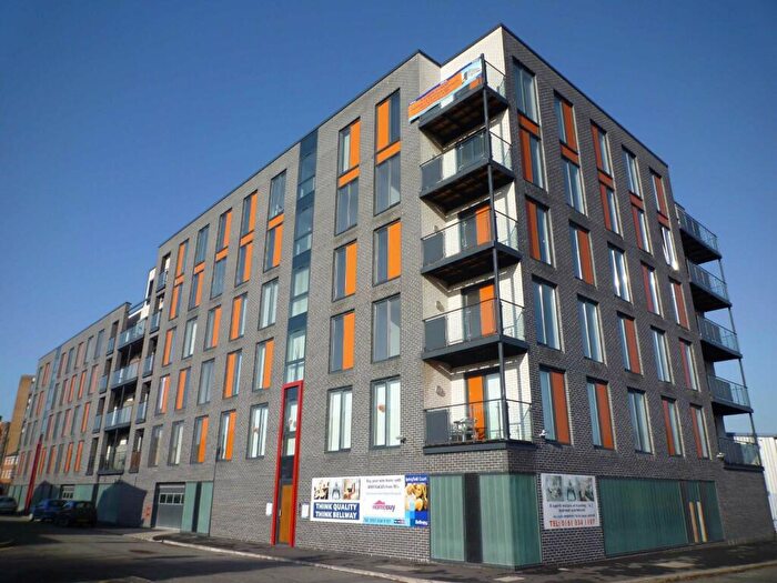 2 Bedroom Flat To Rent In Springfield Court, Dean Road, City Centre, Salford, M3