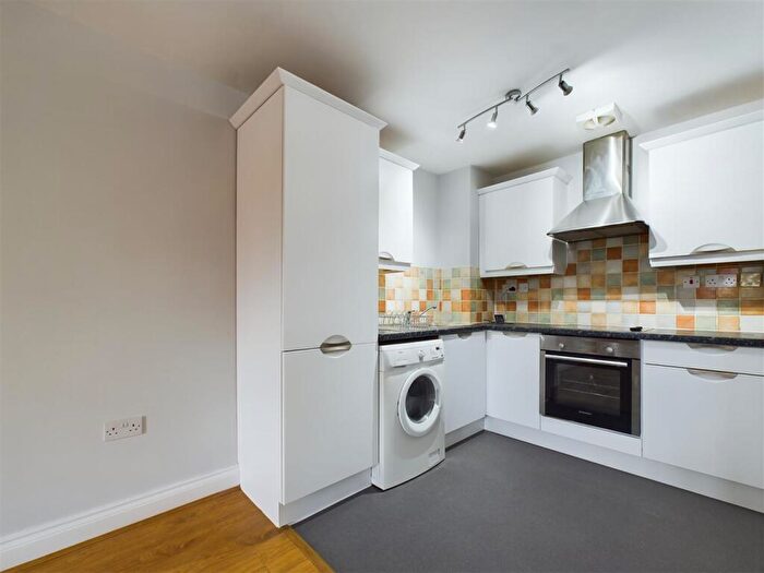 1 Bedroom Flat To Rent In Sanders Place, Walsworth Road, Hitchin, SG4