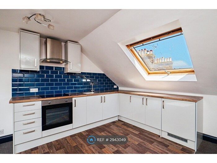 1 Bedroom Flat To Rent In Chandos Square, Broadstairs, CT10