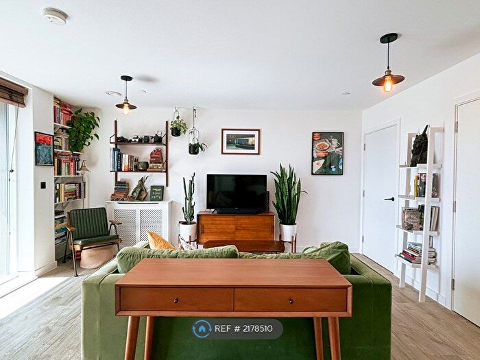 2 Bedroom Flat To Rent In Goodwood Road, London, SE14