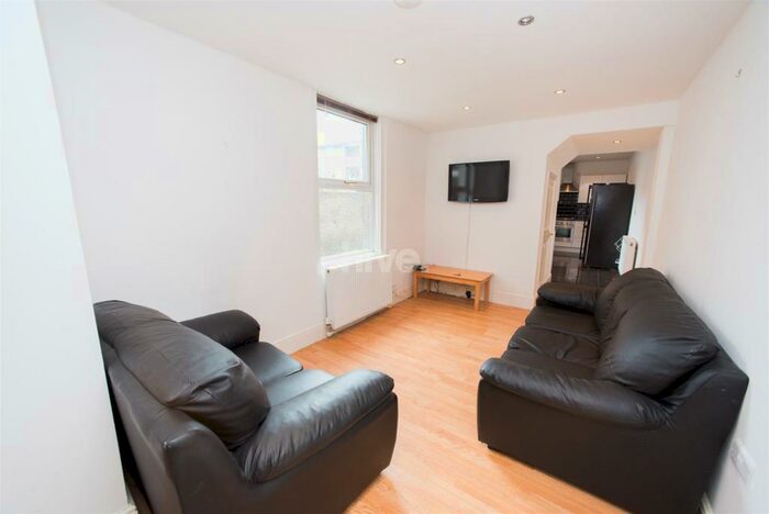 2 Bedroom Flat To Rent In Cheltenham Terrace, Heaton, Newcastle Upon Tyne, NE6