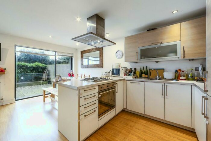 2 Bedroom Apartment To Rent In Watersmeet Place, Green Lanes, London, N4