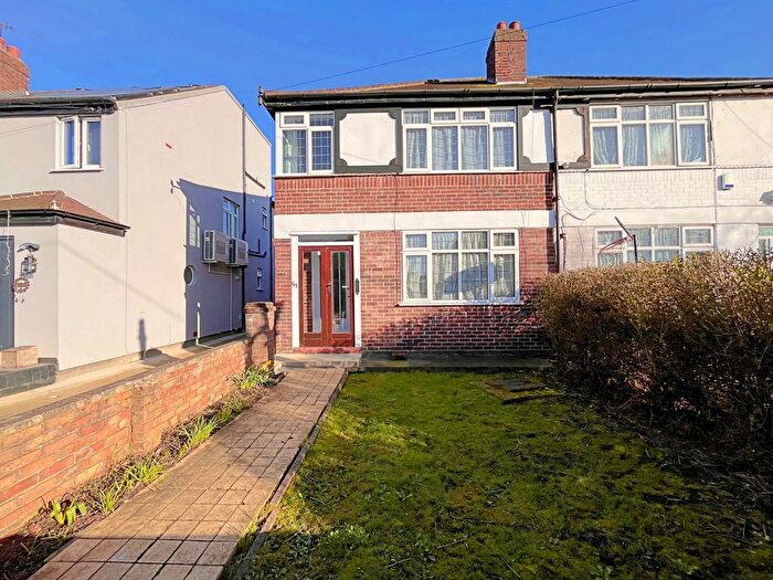 3 Bedroom Semi Detached House For Sale In Middleton Avenue, Greenford, UB6