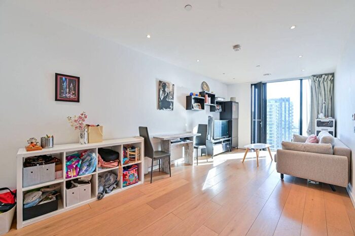 1 Bedroom Flat To Rent In Walworth Road, Elephant And Castle, London, SE1