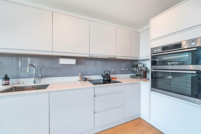 1 Bedroom Flat For Sale In Eastern Point, Edgware Road, NW9