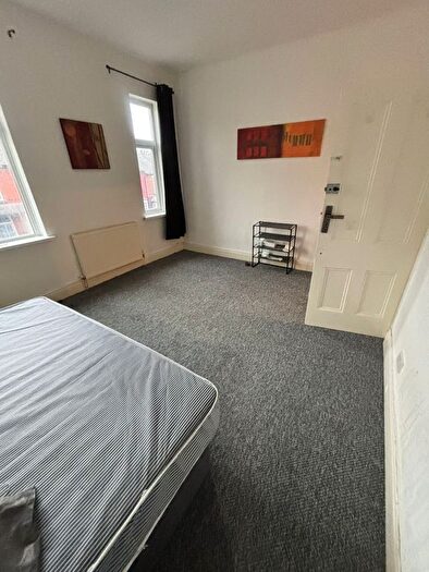2 Bedroom Flat To Rent In Ashley Lane, Manchester, M9