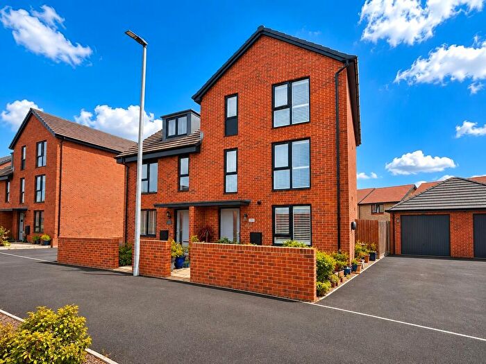 4 Bedroom Town House For Sale In Dowsell Way, Yate, BS37