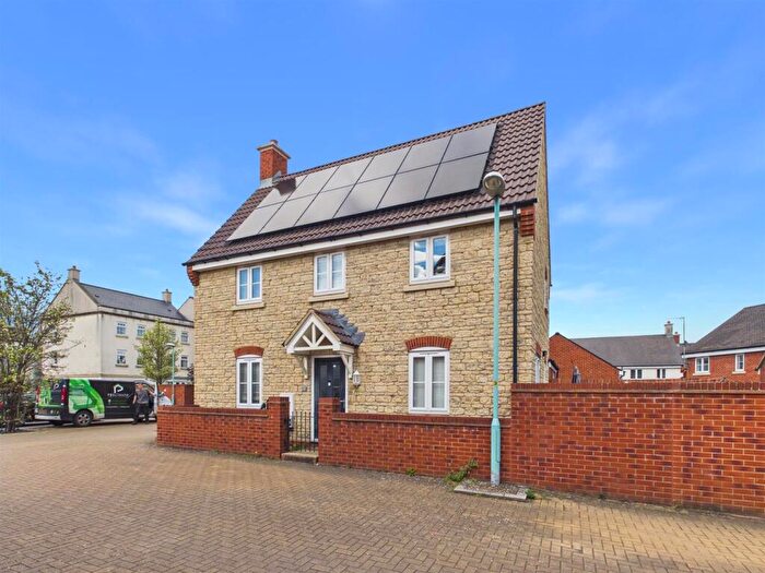3 Bedroom Detached House For Sale In Walnut Close, Brockworth, Gloucester, GL3