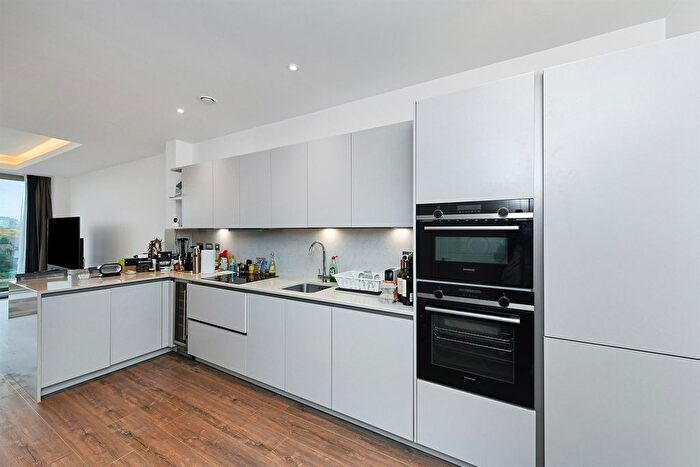 2 Bedroom Flat To Rent In The Waterside Apartments, Pavillion Road, NG2