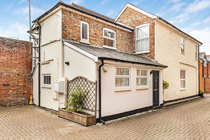 1 Bedroom Maisonette For Sale In Long Garden Walk, Farnham, Surrey, GU9