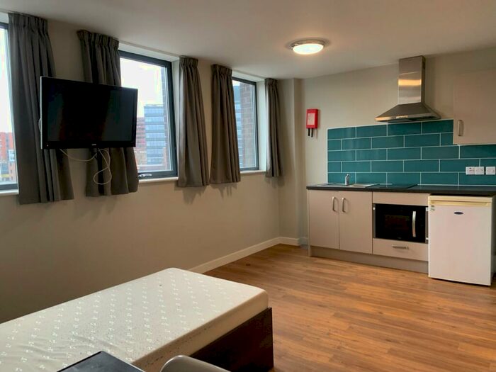 1 Bedroom Apartment To Rent In Queen Street, Sheffield, South Yorkshire, S1