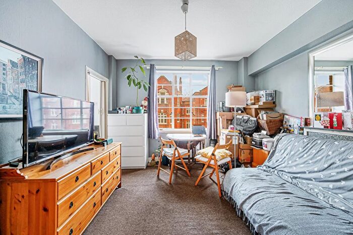 1 Bedroom Flat To Rent In Hamlet Gardens, London, W6