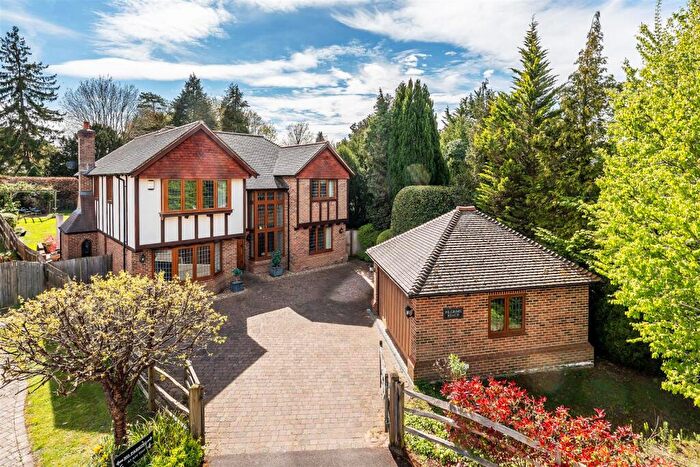 5 Bedroom Detached House For Sale In Mount Close, Fetcham, KT22