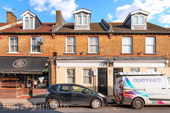 1 Bedroom Flat To Rent In Lower Road, Sutton, SM1