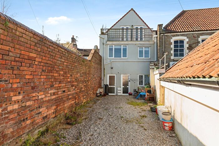 2 Bedroom Maisonette For Sale In Lower Chapel Road, Hanham, Bristol, BS15