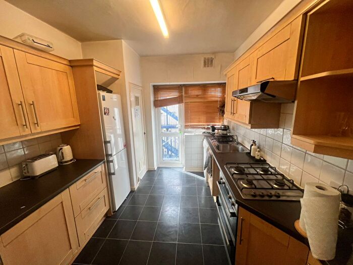 2 Bedroom Flat To Rent In Burnham Court Brent Street, London, NW4