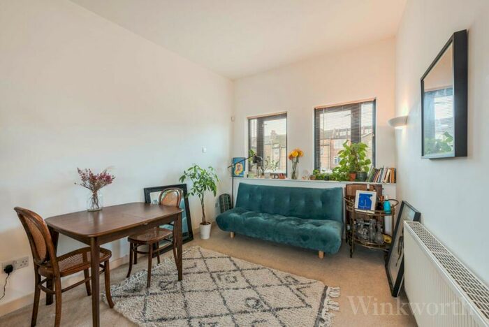 2 Bedroom Apartment To Rent In Bird In Hand Mews, London, SE23