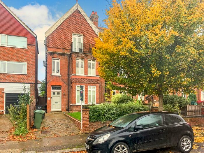 2 Bedroom Flat To Rent In Oxford Road, Teddington TW11