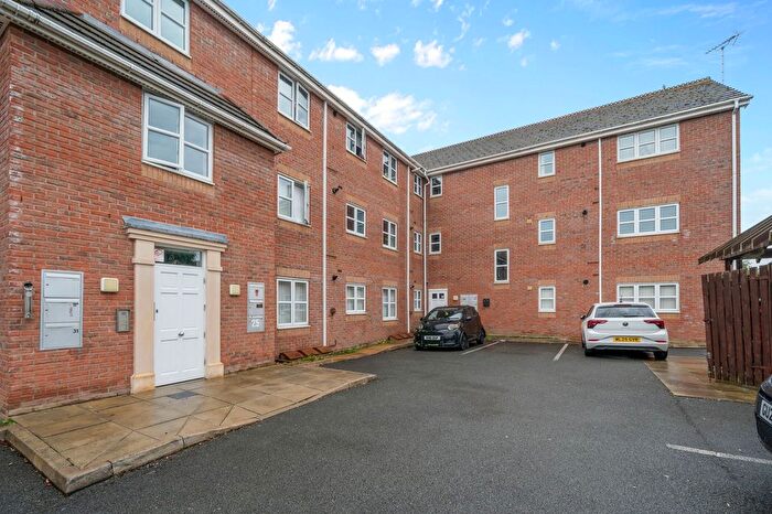 2 Bedroom Flat For Sale In Chapelside Close, Great Sankey, WA5