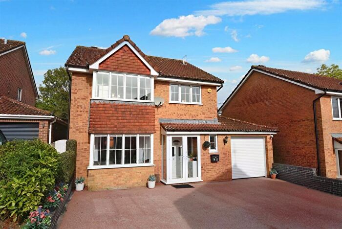 4 Bedroom Detached House For Sale In Bryony Gardens, Gillingham, SP8