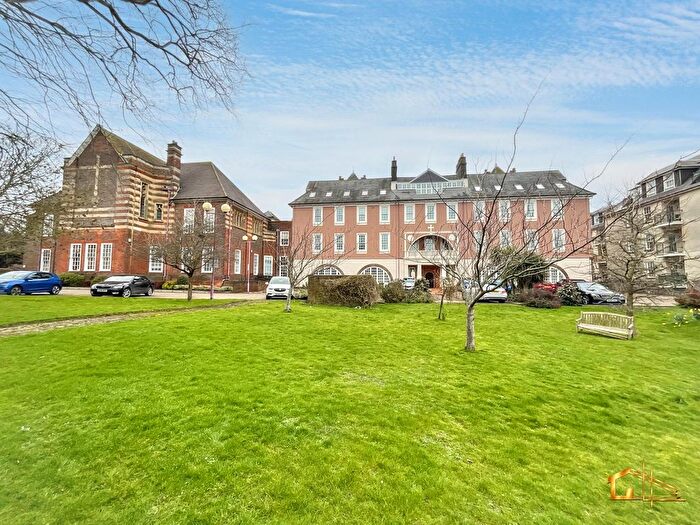 2 Bedroom Flat For Sale In St James Walk, Bexhill On Sea, TN40