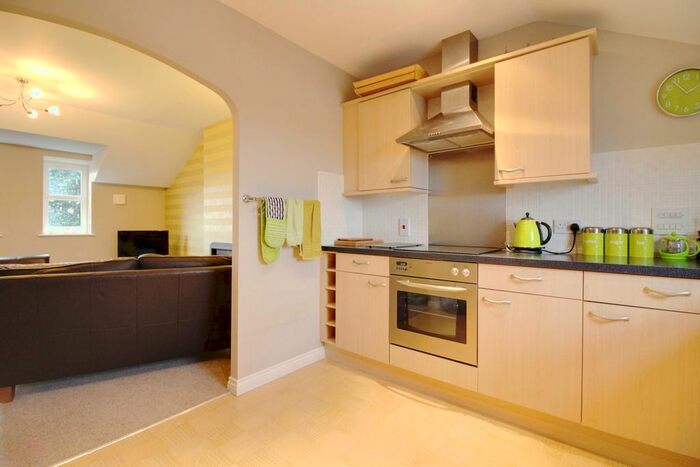 2 Bedroom Flat To Rent In Little Hallfield Road, York, YO31