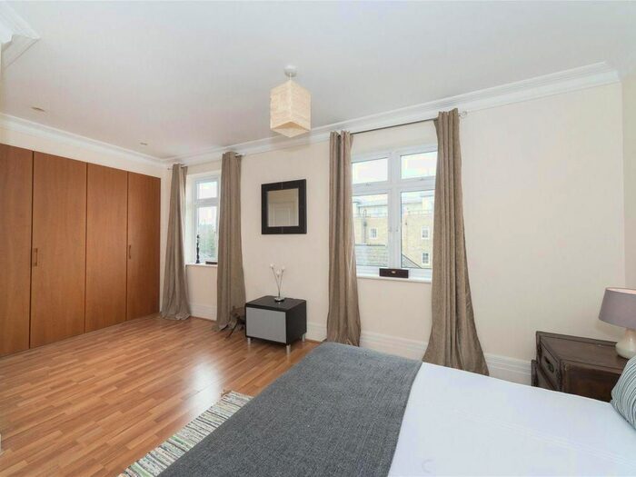 5 Bedroom Terraced House To Rent In Grove Shaw, Kingswood, KT20