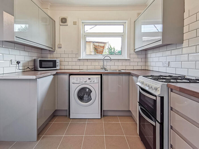 4 Bedroom Semi-Detached House To Rent In Harefield Road, Southampton, SO17