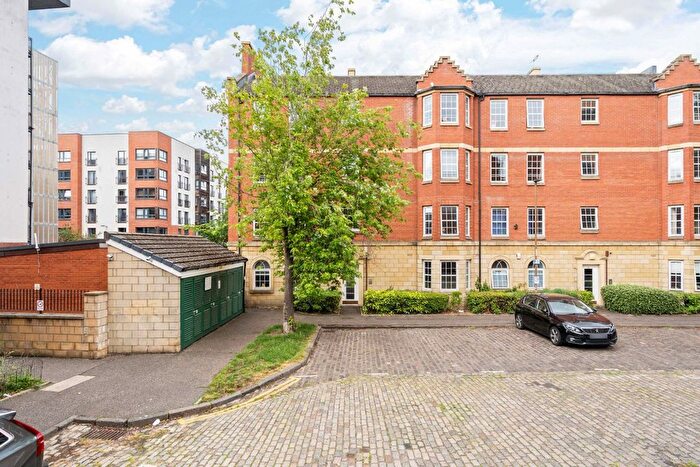 2 Bedroom Flat To Rent In Fox Street, Leith, Edinburgh, EH6