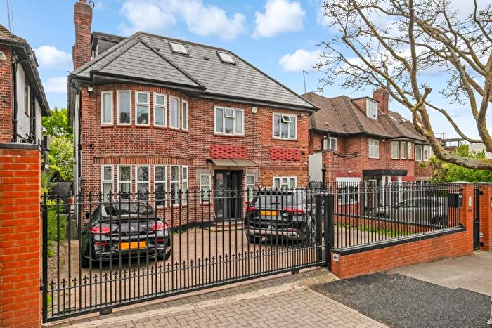 5 Bedroom Terraced House To Rent In Haslemere Road, N3