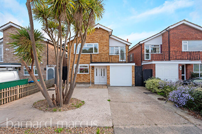 4 Bedroom House To Rent In Mandeville Drive, Surbiton, KT6