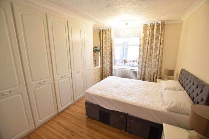 5 Bedroom Bungalow To Rent In Bascott Road, Bournemouth, BH11