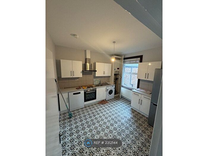 3 Bedroom Flat To Rent In Sirdar Road, London, N22