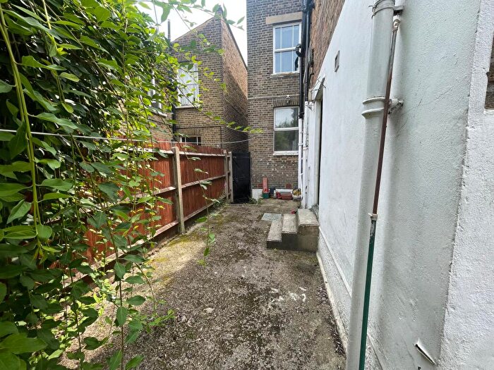 1 Bedroom Flat To Rent In Lind Street, SE8