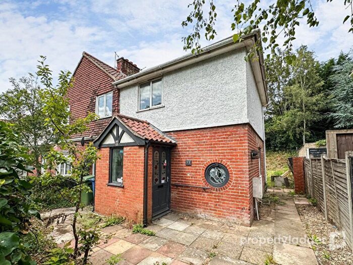 3 Bedroom Semi-Detached House For Sale In Mile Cross Road, Norwich, NR3